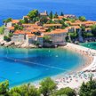 Sveti Stefan, położony na skalistej wyspie nieopodal Budvy w Czarnogórze