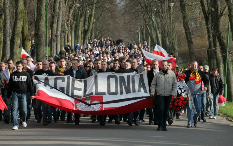 Grzywny dla kibiców za "Donald matole"