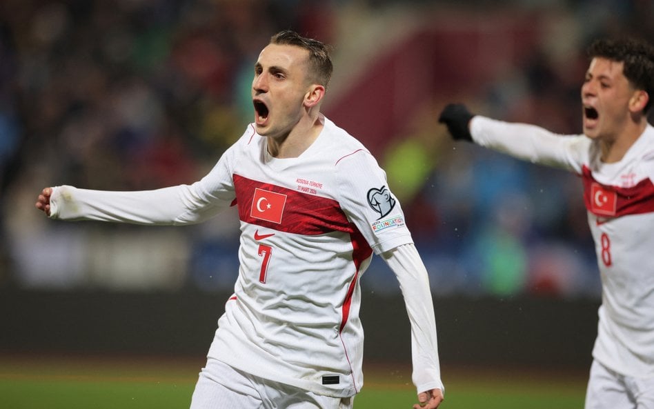 Kerem Akturkoglu z Turcji po strzale bramki