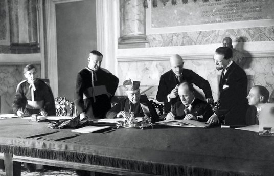 Podpisanie traktatów laterańskich, czyli porozumienia zawartego 11 lutego 1929 r. pomiędzy Stolicą A