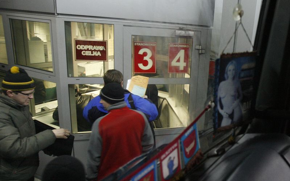 KAS przypomina: nie wolno przywozić do UE artykułów pochodzenia zwierzęcego