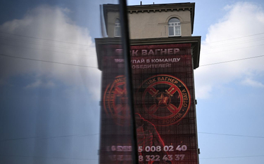 Moskwa. Banner zachęcający do wstąpienia o Grupy. To najemnicy są podejrzewani o dekapitację ukraińs