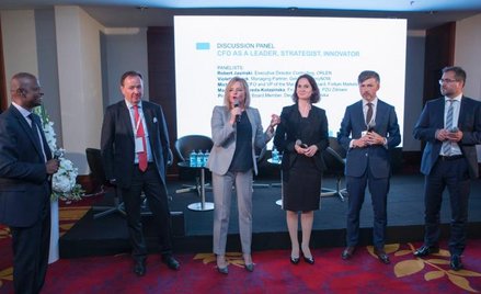 O CFO jako liderze, strategu i innowatorze dyskutowali (od lewej) Ash Noah z CGMA; Piotr Olendski z 
