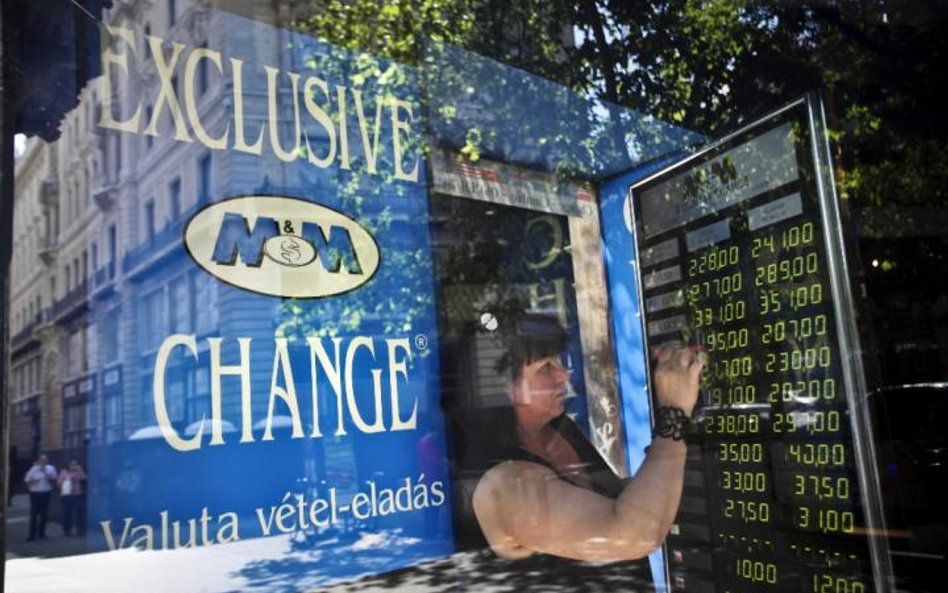 Forint umacniał się we wtorek po południu wobec euro o ponad 0,5 proc