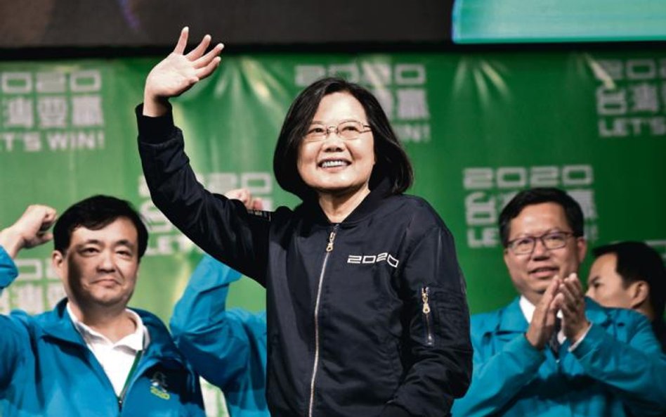 Tsai Ing-wen, prezydent Tajwanu (w środku), mówi, że Chiny powinny pogodzić się z niezależnością jej