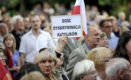 Protest przeciwko projekcji zapisu wideo spektaklu "Golgota Picnic" w Bydgoszczy