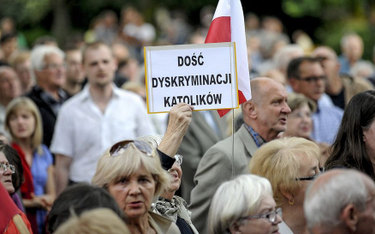 Protest przeciwko projekcji zapisu wideo spektaklu "Golgota Picnic" w Bydgoszczy
