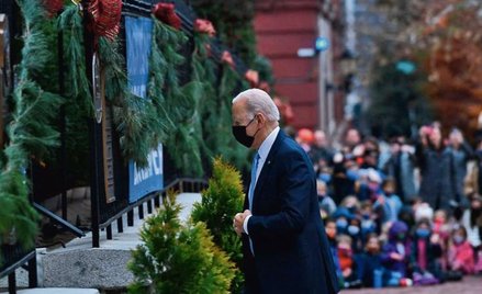Między wirtualnym spotkaniem z Putinem a Szczytem Demokracji (bez Putina) prezydent Joe Biden poszed