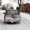 Mandaty dla kierowców za grzanie silnika, śnieg na dachu i brudne szyby