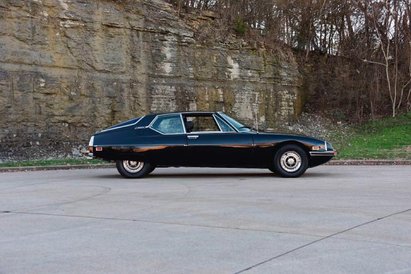 Podobnie jak inne modele Citroena z tej epoki SM ma osłonięte tylne koła. Komfort zapewnia hydropneu