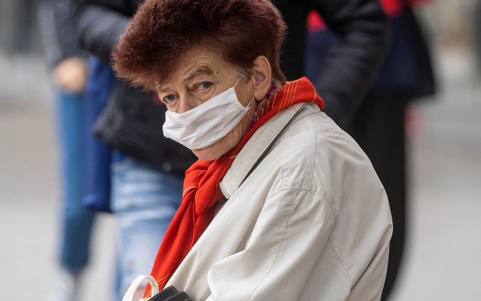 Polacy podzieleni w sprawie prowadzenia stanów nadzwyczajnych