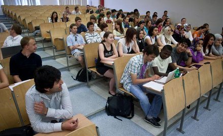 Studentów czekają przynajmniej trzymiesięczne praktyki na kierunkach o profilu technicznym. Częściej