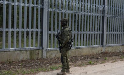 Funkcjonariusz Straży Granicznej na granicy polsko-białoruskiej (fot. ilustracyjna)