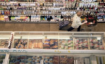 Spadek konsumpcji jest głównie efektem wysokiej inflacji, która eroduje siłę nabywczą płac, ale też 