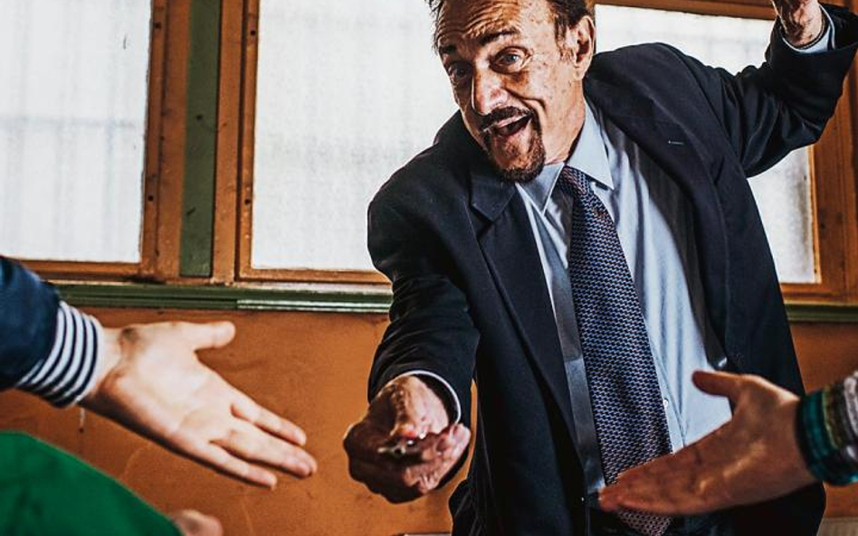 Philip Zimbardo podkreśla, że młodzi ludzi są częścią pozytywnego ruchu zmian społecznych