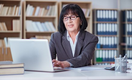 Na jakiej podstawie zatrudnić pracownika samorządowego?