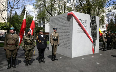 Rotmistrz Pilecki wreszcie na pomniku
