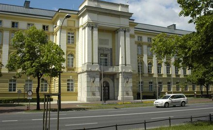 Ministerstwem Administracji i Cyfryzacji pokieruje Michał Boni, a na czele Ministerstwa Spraw Wewnęt