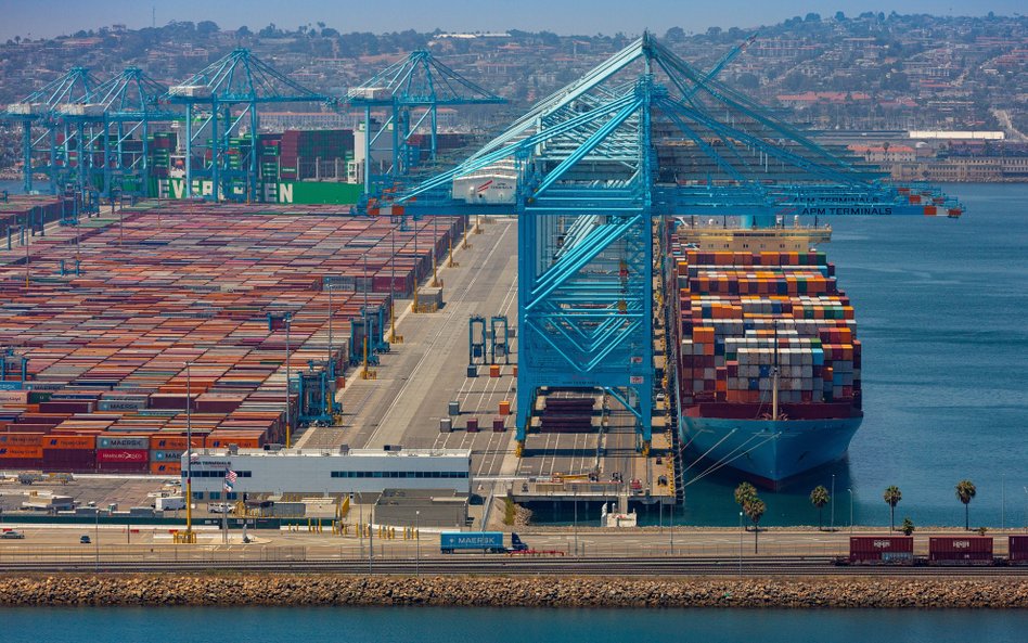 Amerykański Urząd Celny i Ochrony Granic (CBP) ogłosił, że we wtorek przestanie pobierać cła zakwest