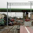 Dworzec Gdański to plac budowy dla kolejarzy i drogowców. Obok nowych peronów pną się w górę trzy wi