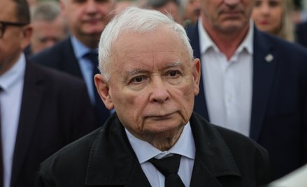 Prezes PiS Jarosław Kaczyński podczas uroczystości z okazji miesięcznicy smoleńskiej