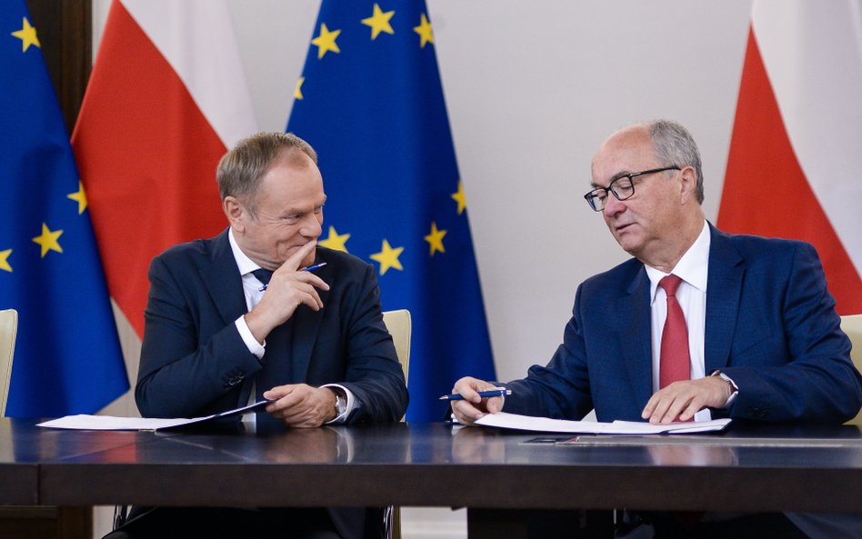 Przewodniczący Platformy Obywatelskiej Donald Tusk (L) i współprzewodniczący Nowej Lewicy Włodzimier