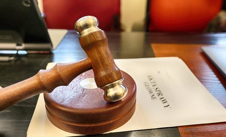 Hakerzy przez kilka miesięcy dokonali 158 nieautoryzowanych transakcji firmową kartą na ponad 95 tys