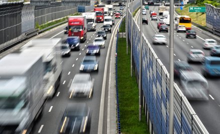 Tankowanie coraz tańsze. Rząd obniżył maksymalne ceny paliw