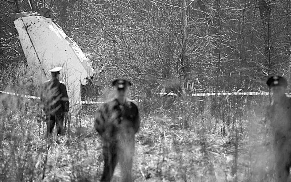 Szczątki prezydenckiego tupolewa pod Smoleńskiem (10 kwietnia 2010)
