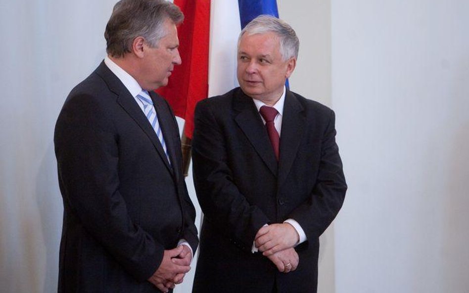 Prezydenci RP (od lewej): były, Aleksander Kwaśniewski i obecny, Lech Kaczyński