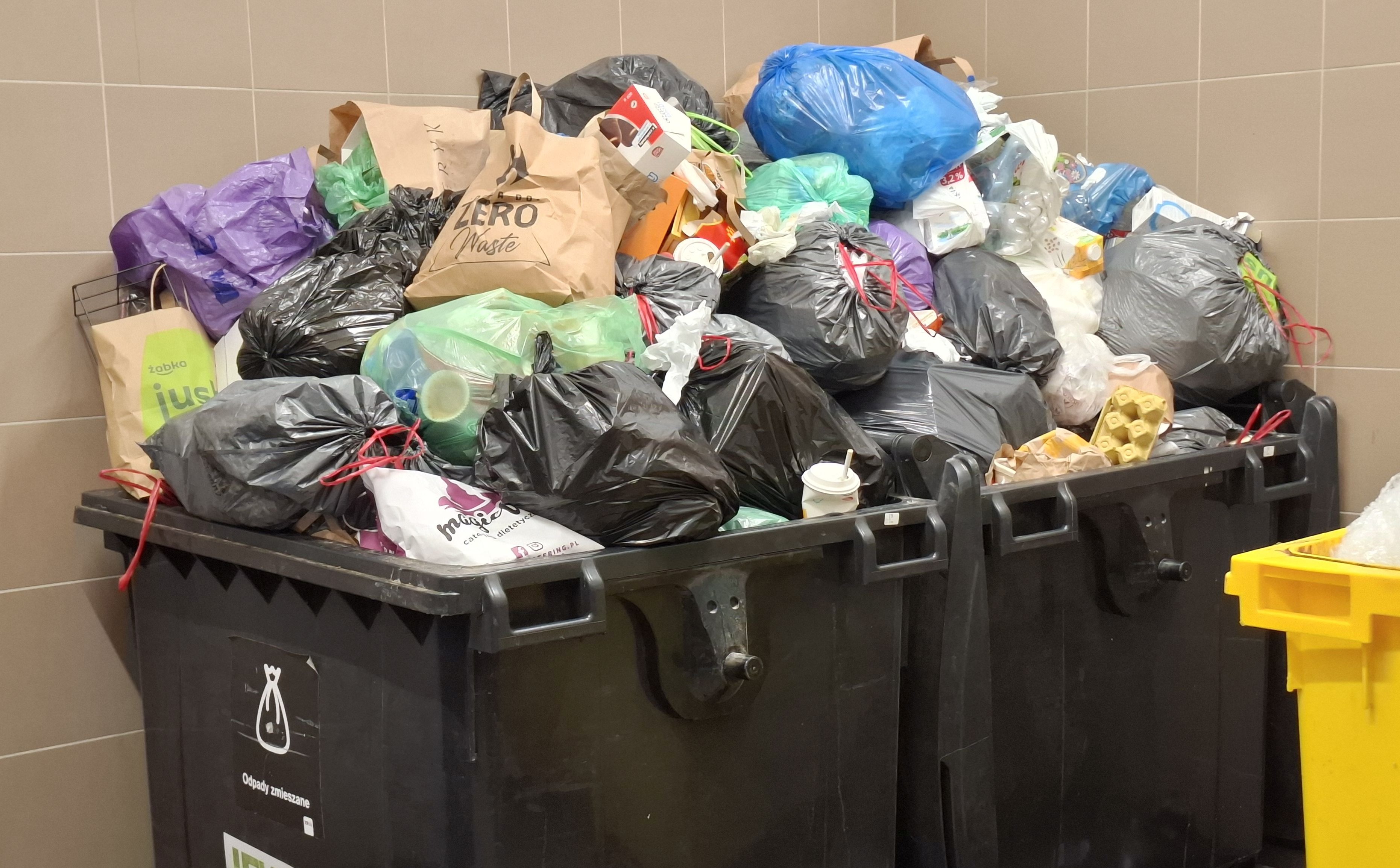 Zbiórki tekstyliów przez cały czas problematyczne dla samorządów