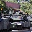 Czołgi M1 Abrams przed defiladą wojskową na warszawskiej Wisłostradzie, w ramach obchodów Święta Woj