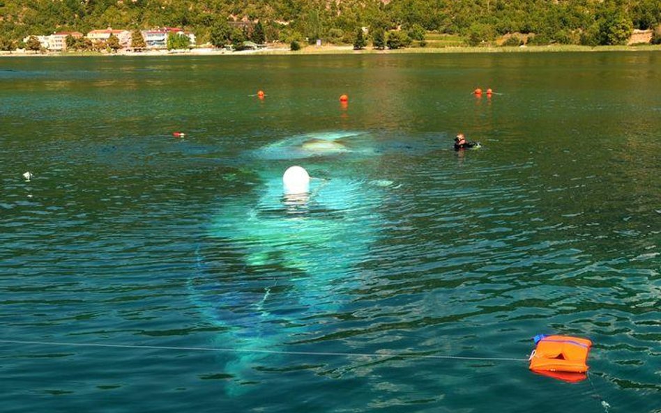 Zatopiony statek na jeziorze Ochrydzkim