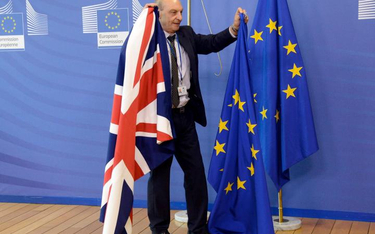 Przed ostatnim wystąpieniem premiera Camerona na szczycie UE brytyjska flaga zostaje zamieniona na u
