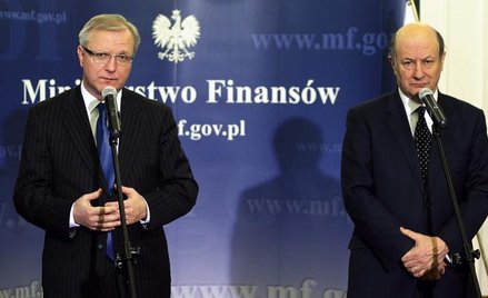 Unijny komisarz Olli Rehn (z lewej) rozmawiał z polskim ministrem finansów Jackiem Rostowskim także 