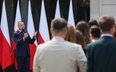 Prezydent Karol Nawrocki podczas uroczystości w ogrodach Pałacu Prezydenckiego w Warszawie