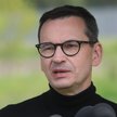 Były premier Mateusz Morawiecki na konferencji przy polsko-białoruskiej granicy w miejscowości Usnar