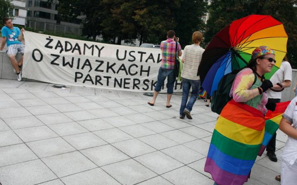 Środowiska homoseksualne od lat naciskają na wprowadzenie związków partnerskich (na zdjęciu demonstr