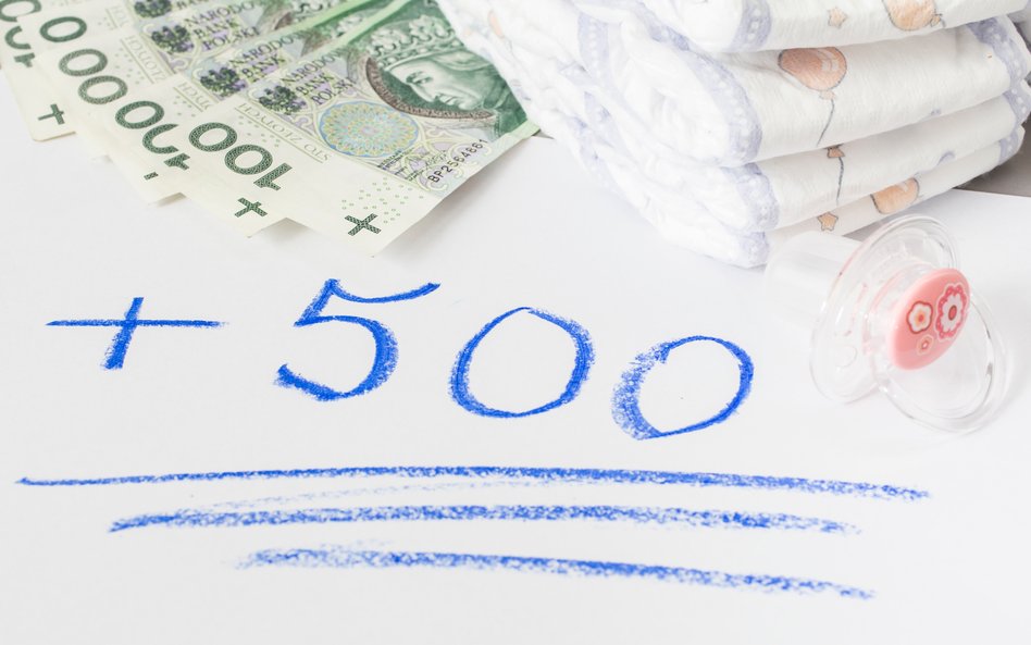 Sąd: Urzędnicy nie powinni odmawiać babci 500 plus na wnuka
