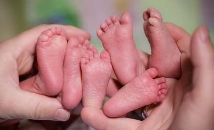Nie żyje jedno z pięcioraczków. Lekarze walczą o pozostałe