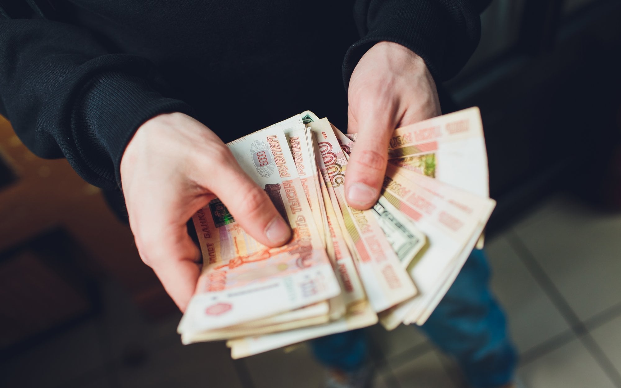 Panika w rosyjskich bankach. Klienci zamieniają lokaty na gotówkę