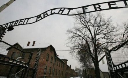 Politico myli się ws. Auschwitz