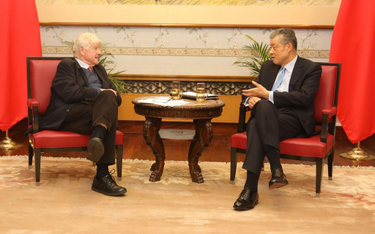 Ojciec premiera Wielkiej Brytanii Stanley Johnson spotkał się z ambasadorem Chin Liu Xiaomingiem