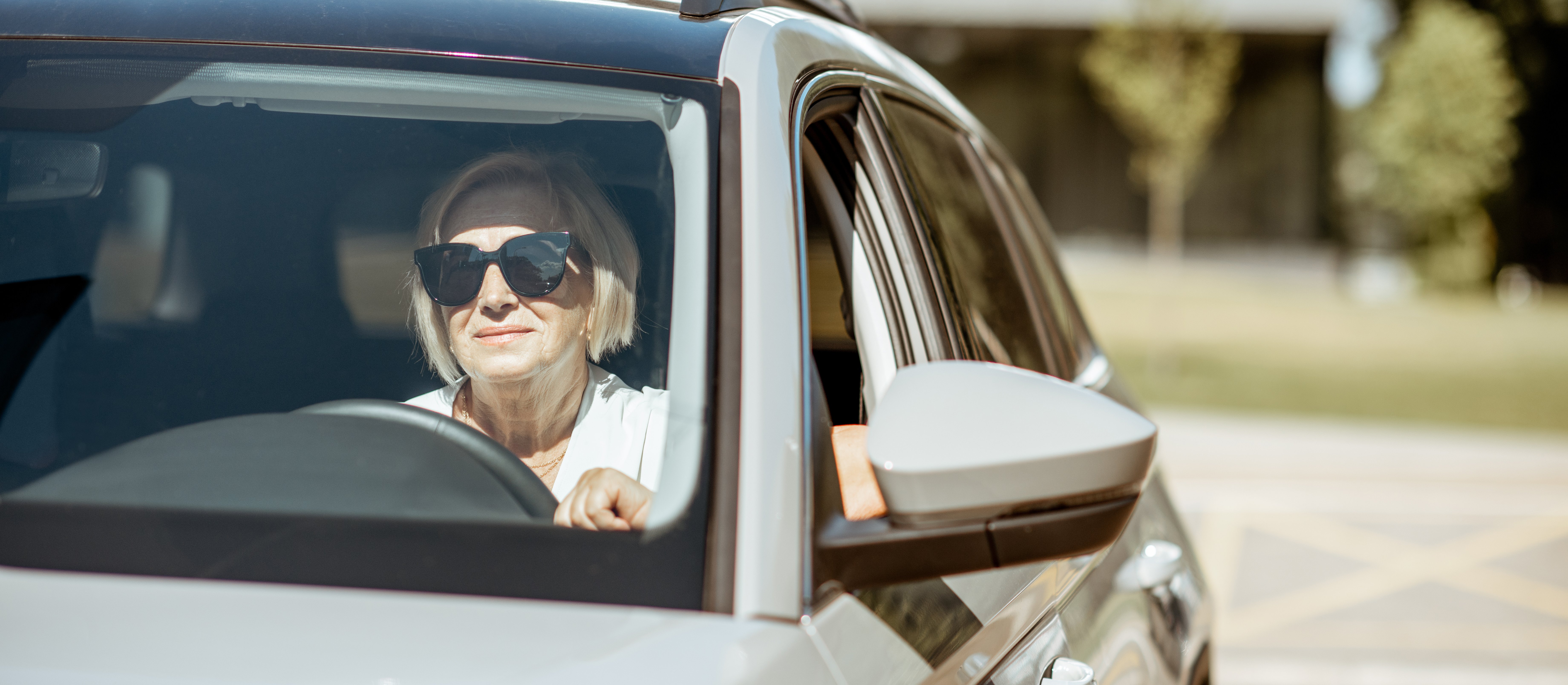 Te zachowania podczas prowadzenia samochodu mogą zwiastować Alzheimera. Nowe badanie
