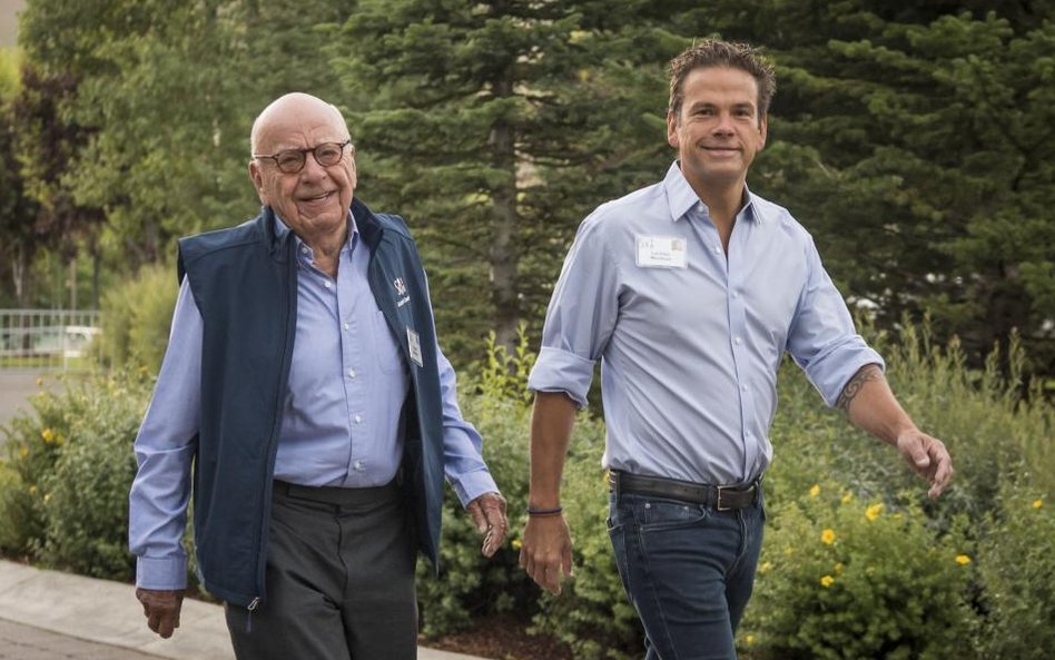 Lachlan Murdoch (z prawej) z ojcem - Rupertem Murdochem