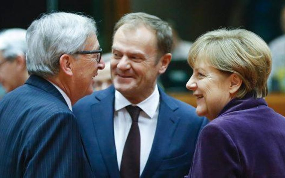 Jean-Claude Juncker, Donald Tusk i Angela Merkel podczas piątkowego szczytu UE