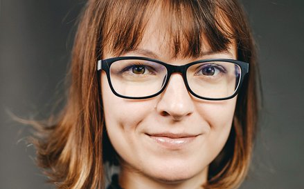 Jesteśmy się w stanie przyzwyczaić do niższego poziomu dopaminy, ale na to potrzeba czasu, ponieważ 