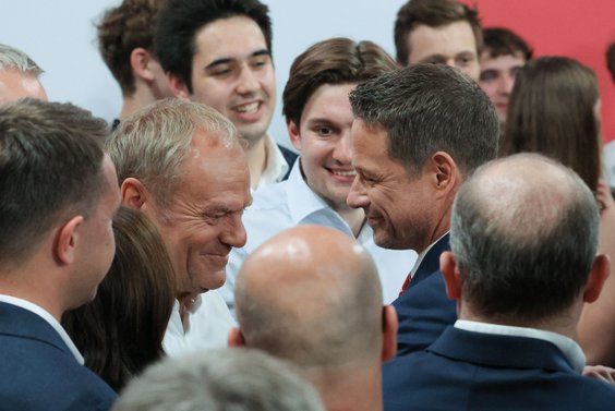 Donald Tusk i Rafał Trzaskowski na wieczorze wyborczym kandydata Koalicji Obywatelskiej