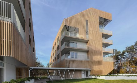 Osiedle składa się z dwóch budynków mieszkalnych, tuż przy plaży. Łącznie mieszczą one 44 luksusowe 