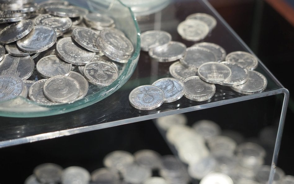 Podczas przebudowy kamienicy przy ul. Królewieckiej 12 we Włocławku archeolodzy odnaleźli 532 srebrn